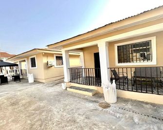 Ub Villas (The Black House) - Monrovia