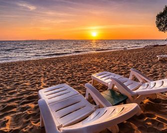 Ting Rai Bay Resort - Koh Jum - Beach