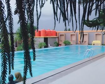 Hotel Fortune Kendari and Convention - Mandonga - Pool