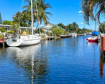 Nick's Waterfront Oasis w/ Private Heated Pool - Fort Lauderdale