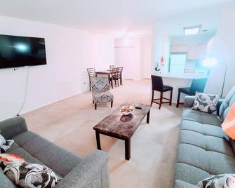 Modern 1br In Elkins Park - Elkins Park - Living room