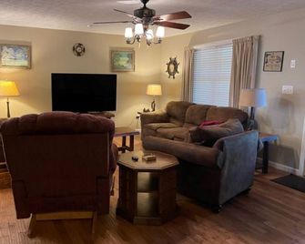 Secluded cabin near South Holston River - Bristol (Tennessee) - Huiskamer