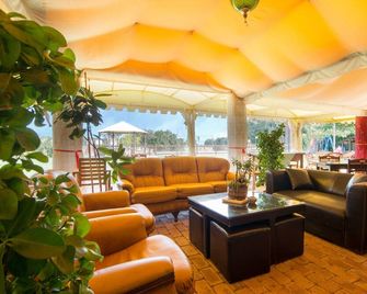 Farmhouse by Lake Trasimeno With Pool - Sanfatucchio - Oleskelutila