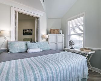 New to rental market! Overlooking marina on Fripp Island - Fripp Island - Bedroom