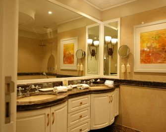 Sun-n-Sand Suites, Shirdi - Shirdi - Bathroom
