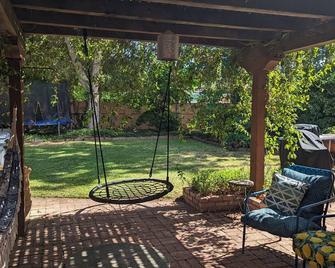 The Oasis: Guesthouse w/ Lush Shared Yard & Hot Tub- Great Location! - Carlsbad - Patio