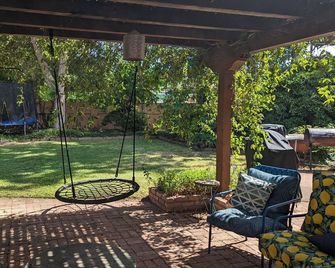 The Oasis: Guesthouse w/ Lush Shared Yard & Great Location! - Carlsbad - Patio