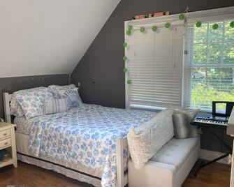 Perfect Hamptons house near the water for a casual weekend out east - Hampton Bays - Bedroom