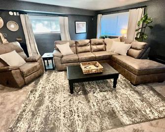 Moody Farmhouse - Albany - Huiskamer