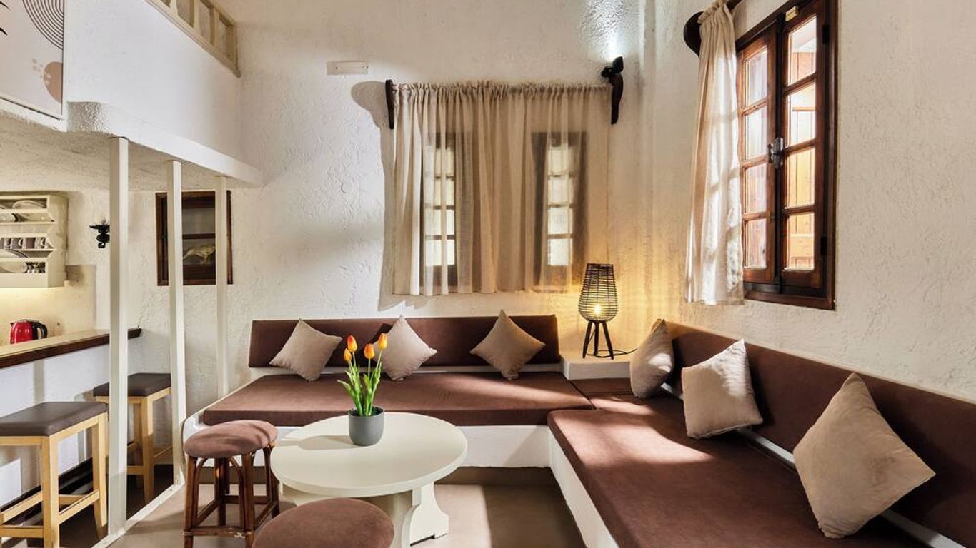 Mila Malia Studios Hotel