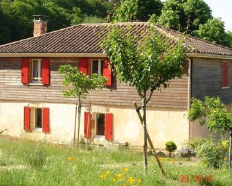 House in the countryside, with large expanses of woods and fields. - Goujounac - Edificio