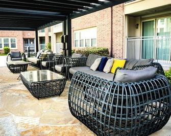 Houston Gem Walk to Dine & Shop - Houston - Patio