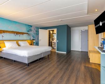 Bike the Dutch Countryside, Paddle the Lake and Dine at Marina Lounge - Loosdrecht - Bedroom
