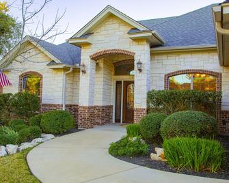 Quiet & Spacious - Amiable Modern Home - Belton Oaks - Belton - Gebäude
