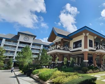 Summer10th Pinesuites Scandi Minimalist Deluxe - Tagaytay - Toà nhà