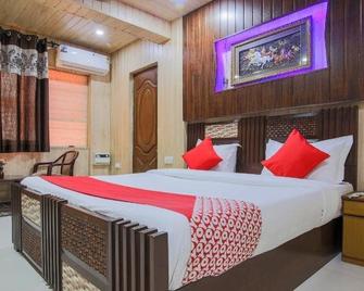 Hotel Surya Palace - Margao - Bedroom