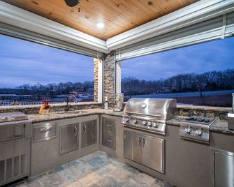 Private Pool & Spa, Outdoor Kitchen, Boat Ramp, Great Views & Flat Lot - Sunrise Beach - Cocina