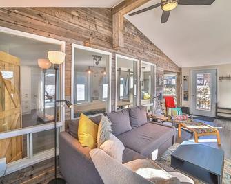 Le serein d’Avellin-Chalet au bord du lac, kayak, activités en famille - Saint-André-Avellin - Sala de estar