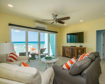 Luxury Villa + Courtesy Suv, Steps To Beach: Paddleboards, Bikes, Chairs & More! - Cockburn Town - Huiskamer