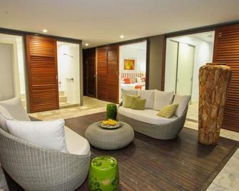 Sandcastles 1770 Motel & Resort - Agnes Water - Living room