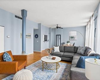 City View Loft Two Bedroom - Rochester - Living room