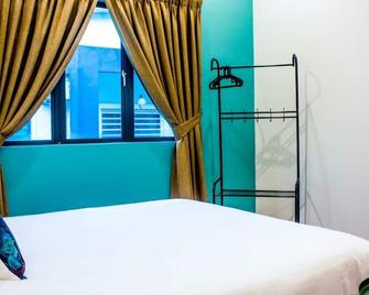 Tropical Livings Meru Ipoh Homestay By Grab A Stay - Chemor - Bedroom