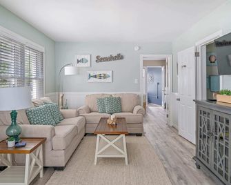 Coastal Condo - Close to Beach & Entertainment - Rehoboth Beach - Living room