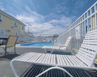 دراي دوك موتل - سياسيدي هايتس - حوض السباحة