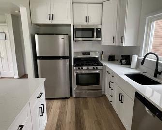 Brookfield Boutique Charmer - Brookfield - Kitchen