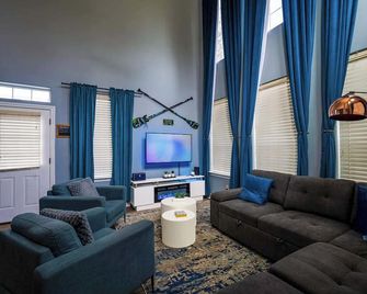 Upstay - Spacious 2-Home Duplex for Group of 17 - Austin - Sala de estar