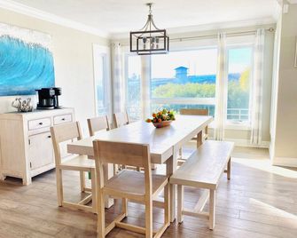 Modern Beach House on intracoastal, heated/cooled pool, walk to IRB beach & town - Belleair Bluffs - Comedor