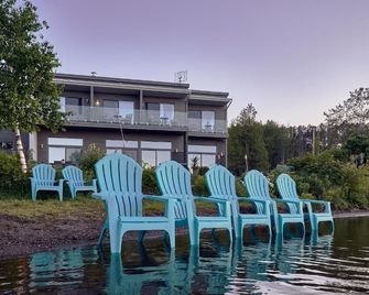 Étoile du Lac Lyster - Spa & Vue sur le Lac - Coaticook - Patio