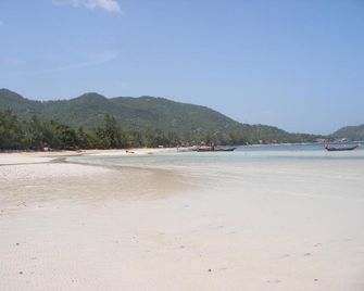 Sukhavati Villa - Ko Tao - Beach