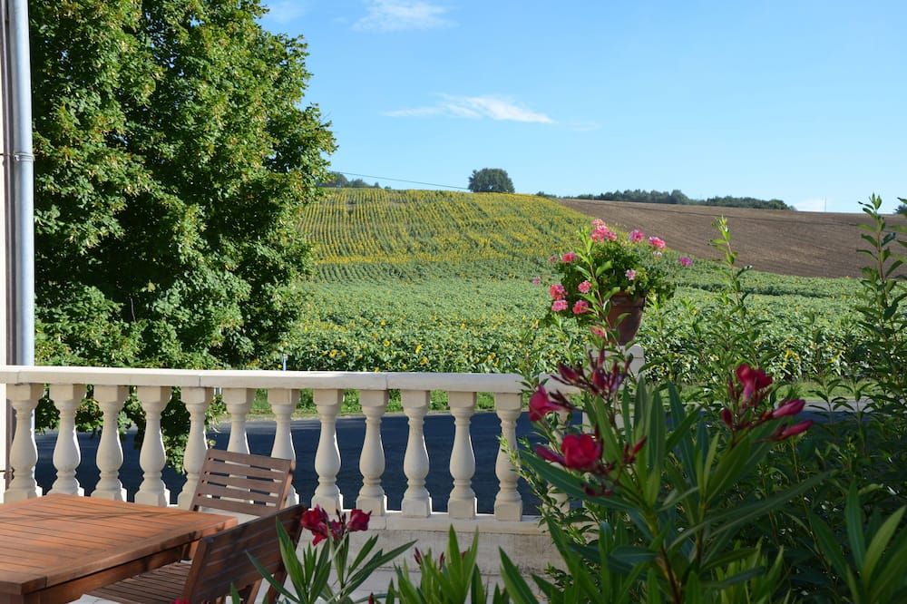 cottage in lush greenery. - Saint-Hilaire-de-Villefranche - Balcon
