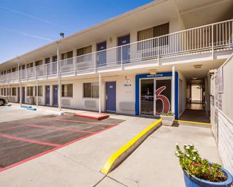 Motel 6 Phoenix Sun City Youngtown - Youngtown - Edificio
