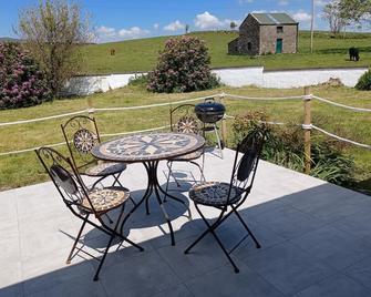 Spacious Shore-Side Bungalow In An Exclusive And Historic Location - Newport - Patio