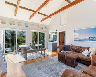 Bright & Clean South of Town Surf Shack Cottage with Gym Access - Nantucket - Living room