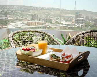 Opera Suite Hotel - เยเรวาน - ระเบียง