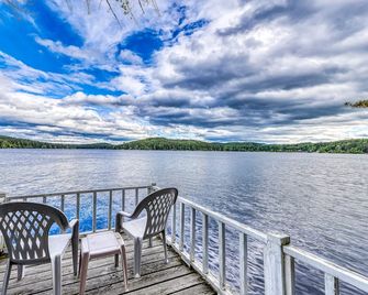 Lakefront Cottage with Screened Gazebo, Dock, and Two Acres of Space - Chestertown - Балкон