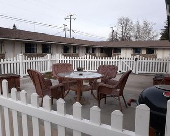 Stay Express Inn Hamilton - Hamilton - Innenhof