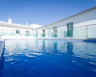 Peralux - Pêra - Pool