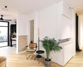 Casa Nanit Hostal Habitacion 6 - L'Hospitalet de Llobregat - Obývací pokoj