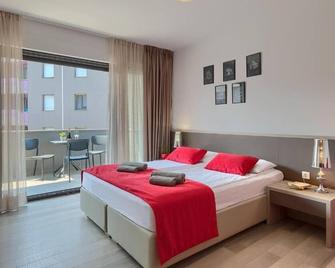 Pula City Center Accommodation - Superior Triple Room - Pula - Habitación