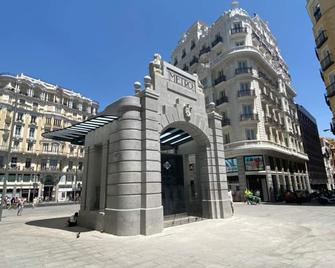 Hostal MH Fuencarral - Madrid - Building