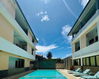 Green Meadows Tourist Inn - Panglao - Pool