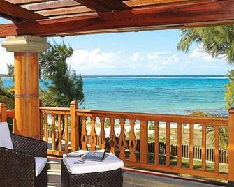 Sankhara Private Beach Luxury Villas : Villa with Private Pool - Beach Front - Poste Lafayette - Balcony