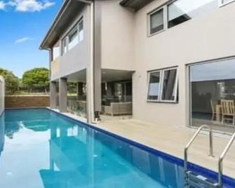 Sapphire Chambre B&B - Sapphire Beach - Piscina