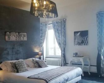 Chateau Les 4 Saisons - Saint-Floret - Bedroom