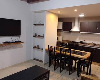Departamento Por Calle Chile Tunuyan - Tunuyán - Kitchen