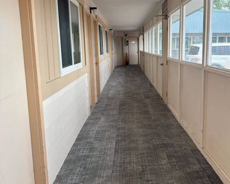 Parkway Motel & European Lodges - Pincher Creek - Chodba